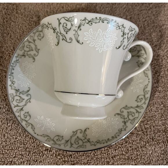 (4) Vintage Cameo by Pickard Footed Cup & Saucer Sets White Roses Platinum Trim - Picture 3 of 7